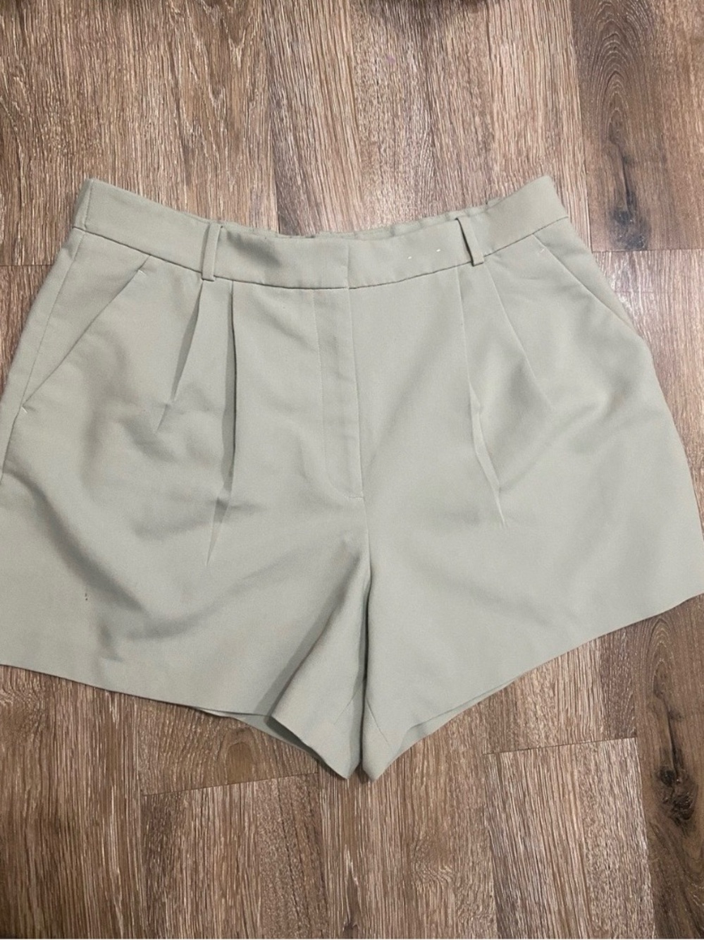 Abercrombie& & Fitch  High-Rise Pleat Front Women’s Shorts - Light Olive Size 16